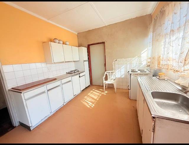 10 BEDROOM HOUSE FOR SALE IN VANDERBIJLPARK CW 5